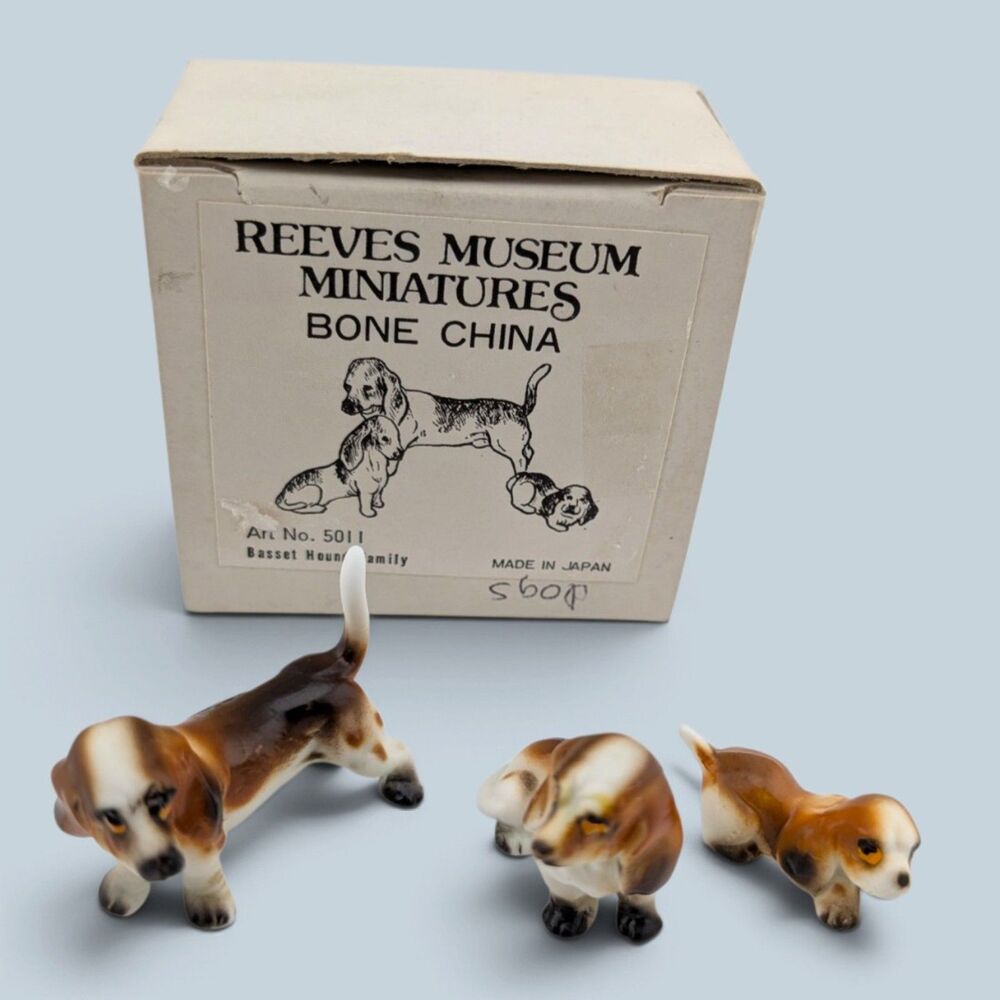 Vintage Reeves Museum Miniatures 5011 Basset Hound Family Bone China Japan w Box
